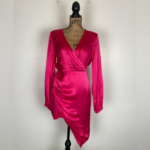 Elliatt Asymmetrical Satin Midi Dress Size S Fuchsia Long Sleeve V-Neck NWT - Picture 1 of 14